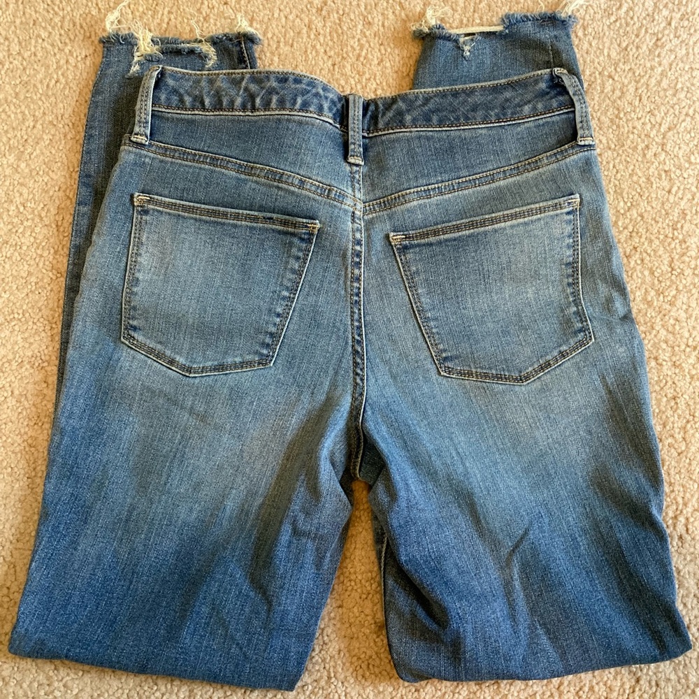 Universal Thread Distressed Jeans - Picture 2 of 9